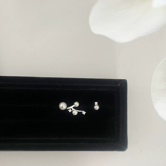 Starry Pearl Stud Earrings in S925 Silver