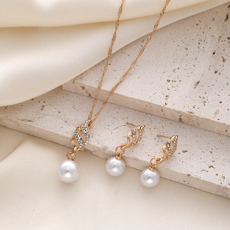 Elegant Pearl Pendant Necklace and Earring Set