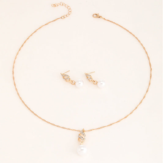 Elegant Pearl Pendant Necklace and Earring Set